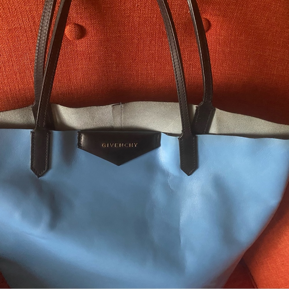 Givenchy - Picture 14 of 14